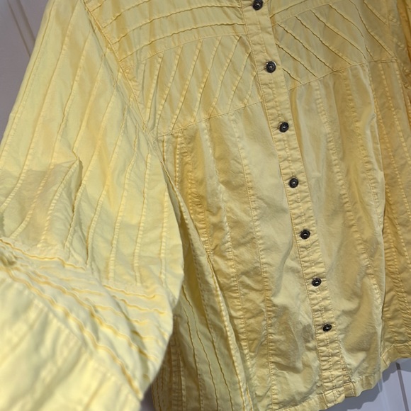 D&Co. ladies rich yellow blouse - Picture 6 of 8